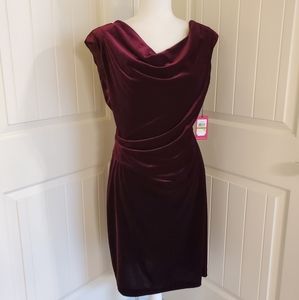 Vince Camuto
NWT 
Drape Neck Velour Dress

14